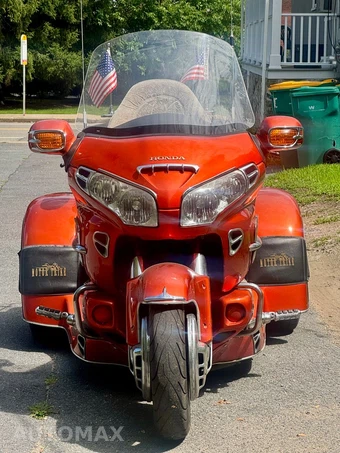 2003 Honda Gold Wing - miniatura 2