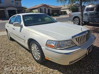 2003 Lincoln Town Car Signature Premium - miniatura 3