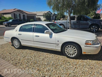 2003 Lincoln Town Car Signature Premium - miniatura 4