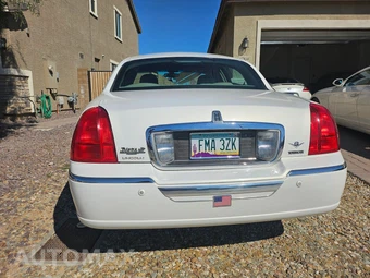 2003 Lincoln Town Car Signature Premium - miniatura 6