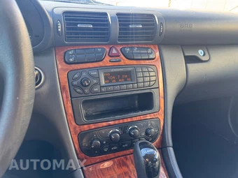2003 Mercedes-Benz C 240 Sedan – miniatura 9