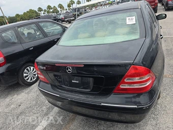 2003 Mercedes-Benz C 320 Sedan - miniatura 5