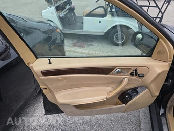2003 Mercedes-Benz C 320 Sedan - miniatura 9