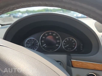 2003 Mercedes-Benz E 320 Sedan – miniatura 12