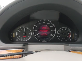 2003 Mercedes-Benz E 320 Sedan – miniatura 18