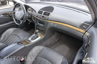 2003 Mercedes-Benz E 55 AMG Sedan - miniatura 17