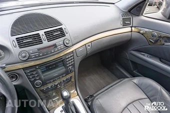 2003 Mercedes-Benz E 55 AMG Sedan - miniatura 24