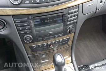 2003 Mercedes-Benz E 55 AMG Sedan - miniatura 25