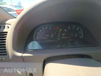 2003 Toyota Camry LE – miniatura 9