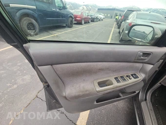 2003 Toyota Camry LE – miniatura 9