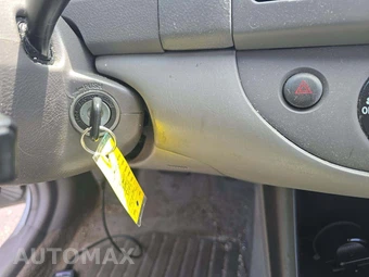 2003 Toyota Camry LE - miniatura 5