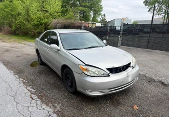 2003 Toyota Camry LE – miniatura 2