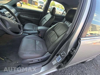 2003 Toyota Camry LE – miniatura 6