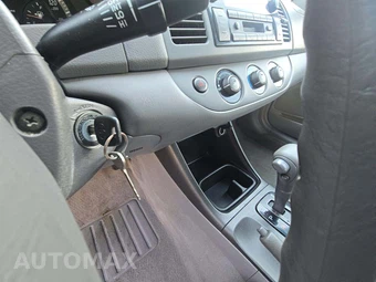 2003 Toyota Camry LE – miniatura 8