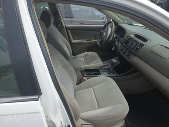 2003 Toyota Camry LE – miniatura 8
