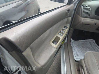 2003 Toyota Camry LE – miniatura 9