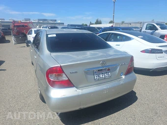 2003 Toyota Camry LE – miniatura 5