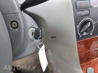 2003 Toyota Corolla LE – miniatura 8