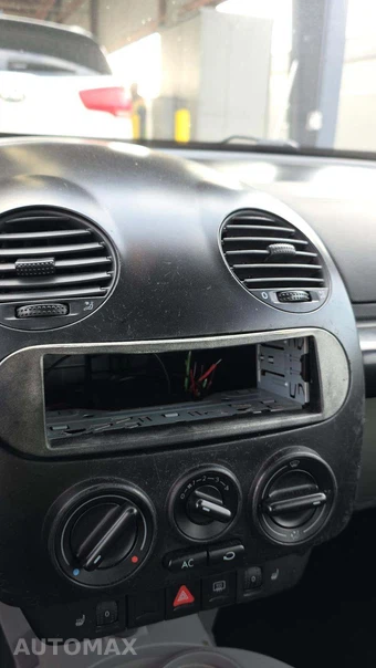 2003 Volkswagen New Beetle Convertible GLS – miniatura 24