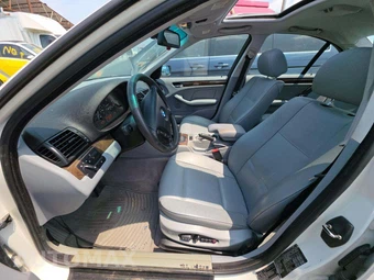 2004 BMW 3 Series Sedan 325xi – miniatura 6