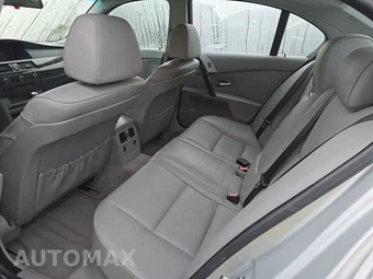 2004 BMW 5 Series Sedan 530i - miniatura 13