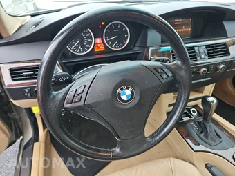 2004 BMW 5 Series Sedan 530i - miniatura 10