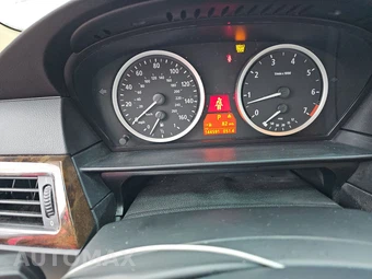 2004 BMW 5 Series Sedan 530i - miniatura 12