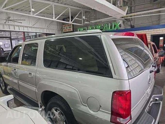 2004 Cadillac Escalade ESV - miniatura 2