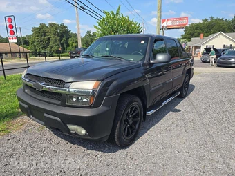 2004 Chevrolet Avalanche 1500 Z66 Crew Cab Short Bed 1SN