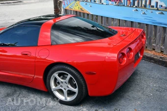 2004 Chevrolet Corvette Coupe - miniatura 10