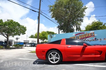 2004 Chevrolet Corvette Coupe - miniatura 30