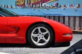 2004 Chevrolet Corvette Coupe - miniatura 34