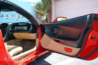 2004 Chevrolet Corvette Coupe - miniatura 36
