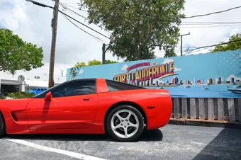 2004 Chevrolet Corvette Coupe - miniatura 9