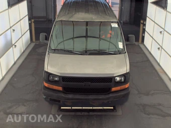 2004 Chevrolet Express 2500 Cargo Van 1SA 135.0" WB - miniatura 2