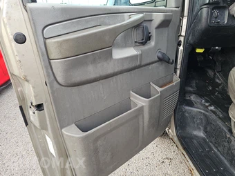 2004 Chevrolet Express 2500 Cargo Van 1SA 135.0" WB - miniatura 9