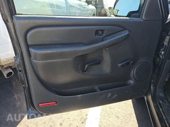 2004 Chevrolet Silverado 1500 WT Extended Cab Medium Bed 1SW w/Rear Doors – miniatura 9