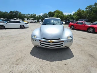 2004 Chevrolet SSR Regular Cab Short Bed – miniatura 2