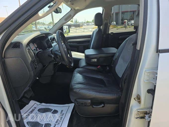 2004 Dodge Ram 1500 SLT Crew Cab Medium Bed - miniatura 3
