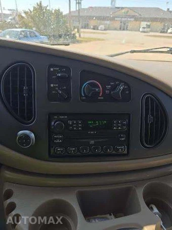 2004 Ford E-150 Wagon XL 138.0" WB - miniatura 11