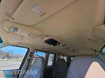 2004 Ford E-150 Wagon XL 138.0" WB - miniatura 12