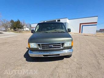2004 Ford E-150 Wagon XL 138.0" WB - miniatura 2