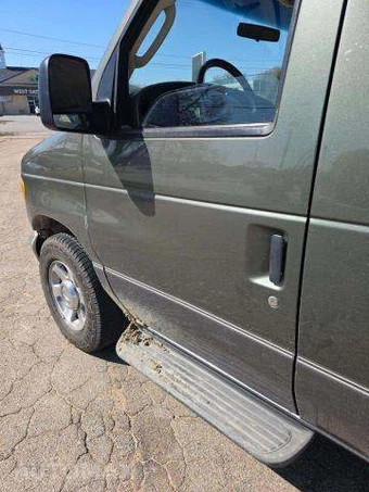 2004 Ford E-150 Wagon XL 138.0" WB - miniatura 27