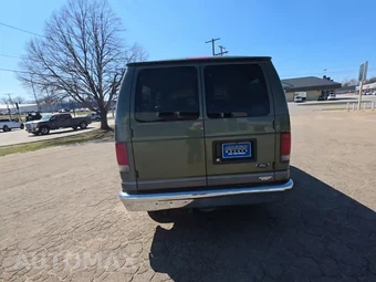 2004 Ford E-150 Wagon XL 138.0" WB - miniatura 4