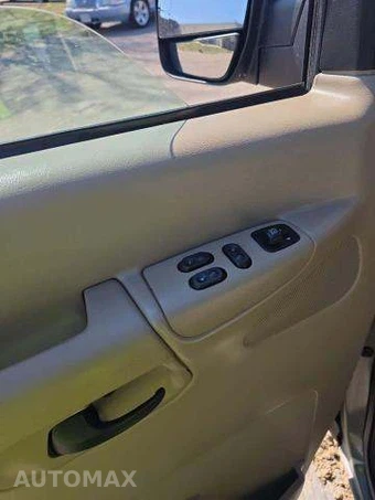 2004 Ford E-150 Wagon XL 138.0" WB - miniatura 40