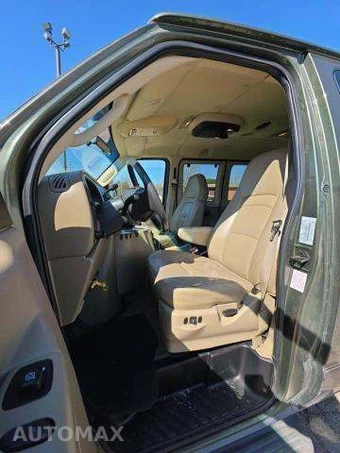 2004 Ford E-150 Wagon XL 138.0" WB - miniatura 7