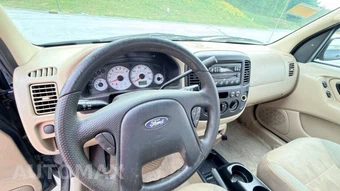 2004 Ford Escape XLS - miniatura 2