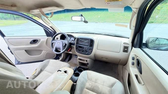 2004 Ford Escape XLS - miniatura 3