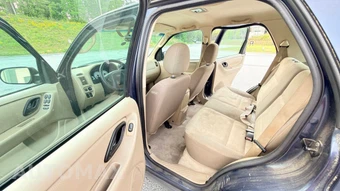 2004 Ford Escape XLS - miniatura 8