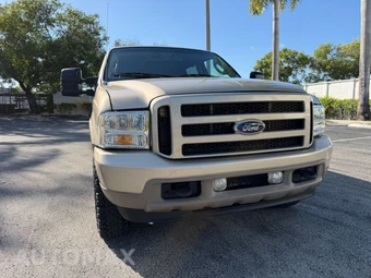 2004 Ford Excursion Limited - miniatura 4